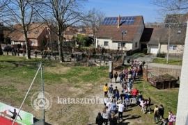 Tűzoltói gyakorlat a szentlőrinci általános iskolában
