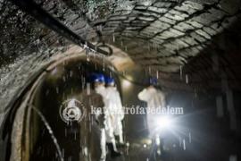 Harminchat méteres mélységben gyakorlatoznak a baranyai tűzoltók