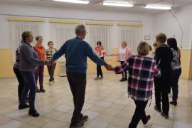 Senior Örömtánc a somogytarnócai faluházban