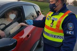 Ajándékot kaptak a szabálykövető autósok