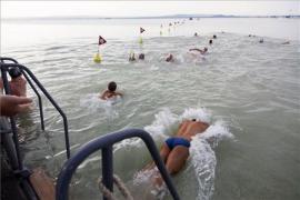 Tizenkétezer indulót várnak a szervezők a Balaton-átúszásra