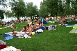 Drágulnak a strandbelépők a Balatonnál