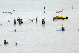 Új módszerrel iszaptalanítják a strandokat a Balatonnál