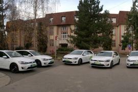 Öt elektromos autót kapott a kaposvári kórház