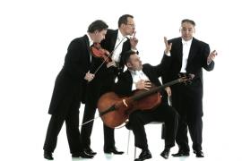 Pécsre érkezik a MozART Group