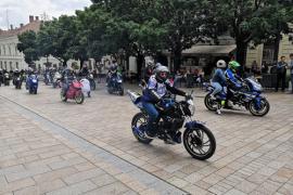 Motorosok gurultak be Pécs főterére