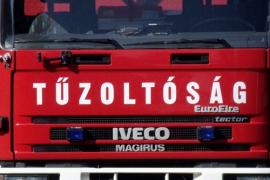 Most Csokonyavisontánál borult árokba egy autó