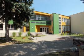 Ismét faültetéssel vette kezdetét az tanév az Aranyban
